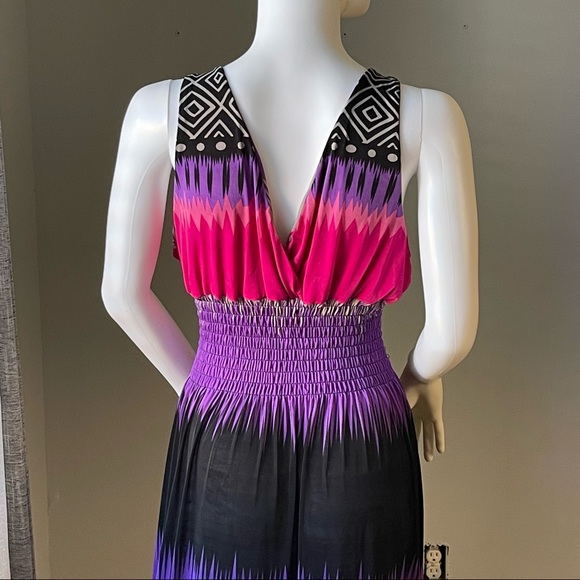 Pink New Women’s striped sleeveless dress size XL
For size 14-16 - Picture 9 of 10